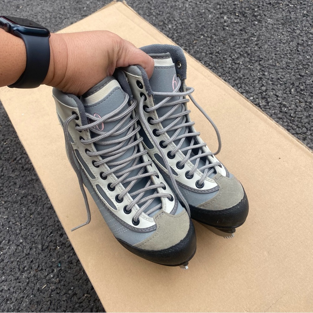 CCM ice skates size tm2 girls